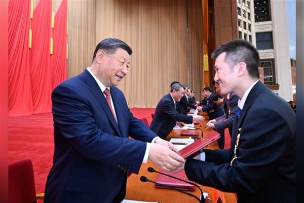 Çin Cumhurbaşkanı Xi Jinping’den emek vurgusu