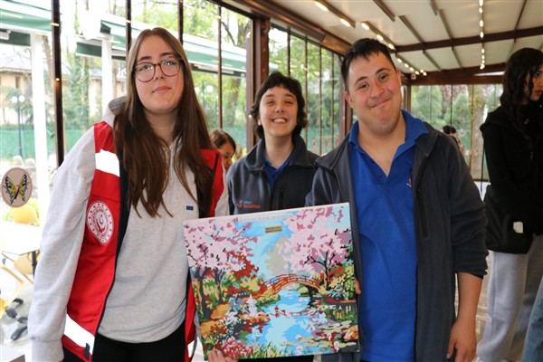 Kusursuz Kafe, Düzce Çocuk Hakları Komitesi üyelerini ağırladı