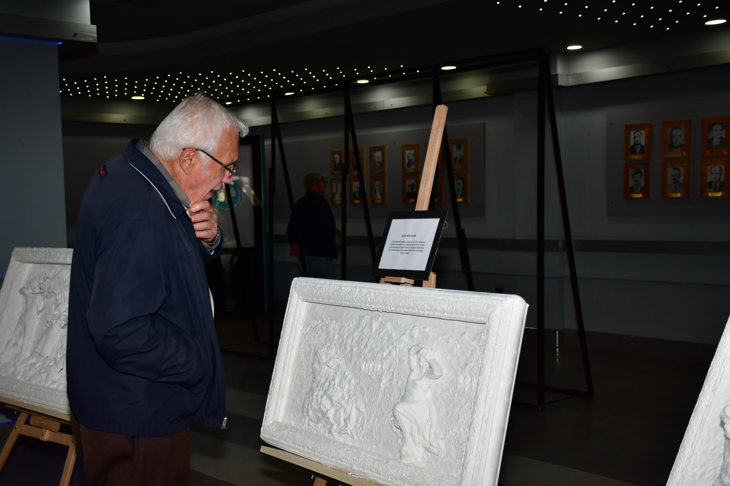 Manisa’da  “Magnesia’dan Manisa’ya” rölyef sergisi düzenlendi