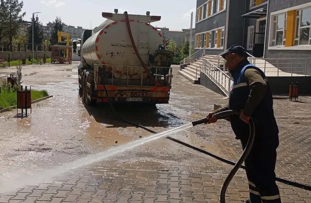 Siirt Belediyesi’nden okullarda temizlik seferberliği