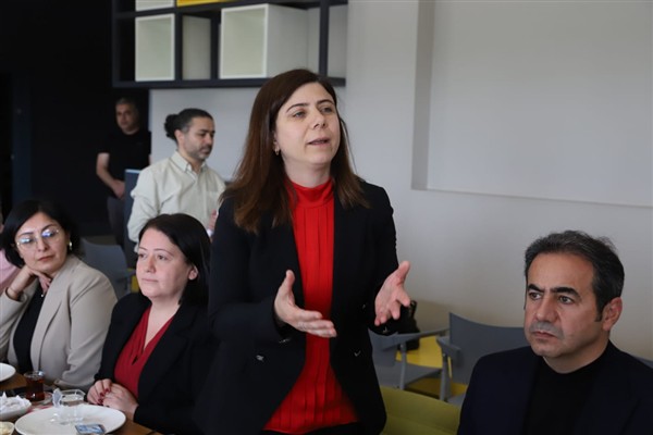 DBB Eş Başkanları, Kürt Gazeteciler Günü programına katıldı