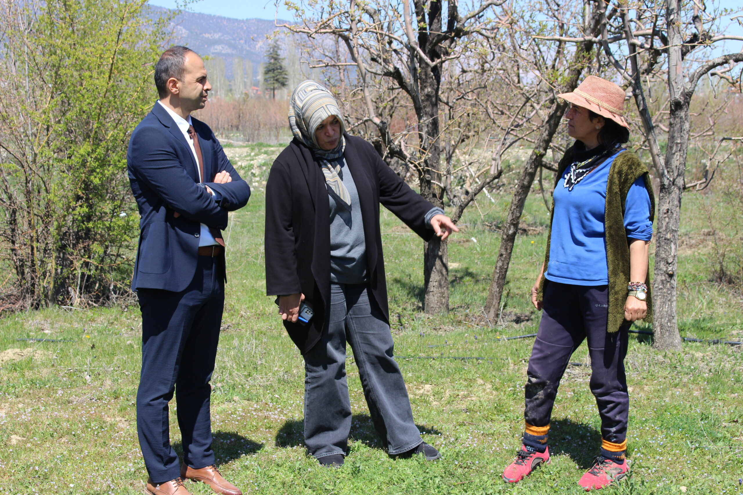 Antalya’da  çiftçilere biyolojik mücadeleye ilişkin eğitimler düzenlendi