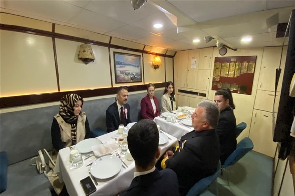 Vali Aktaş, 23 Nisan dolayısıyla şehit yakınları ve gazilerle bir araya geldi