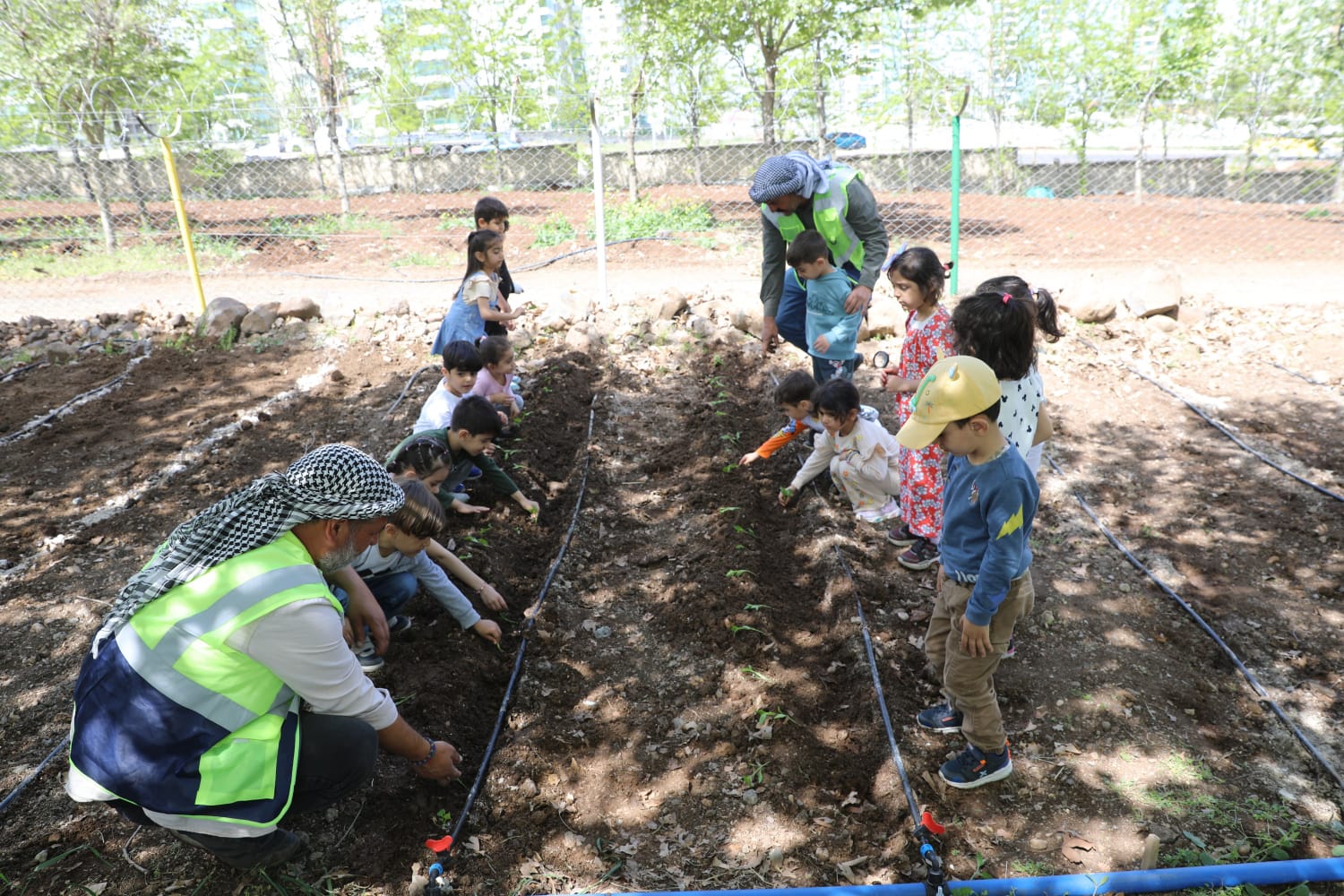 Zarokistan Kreş ve Gündüz Bakım Evi öğrencileri, Agroekoloji İklim Okulu’nu ziyaret etti