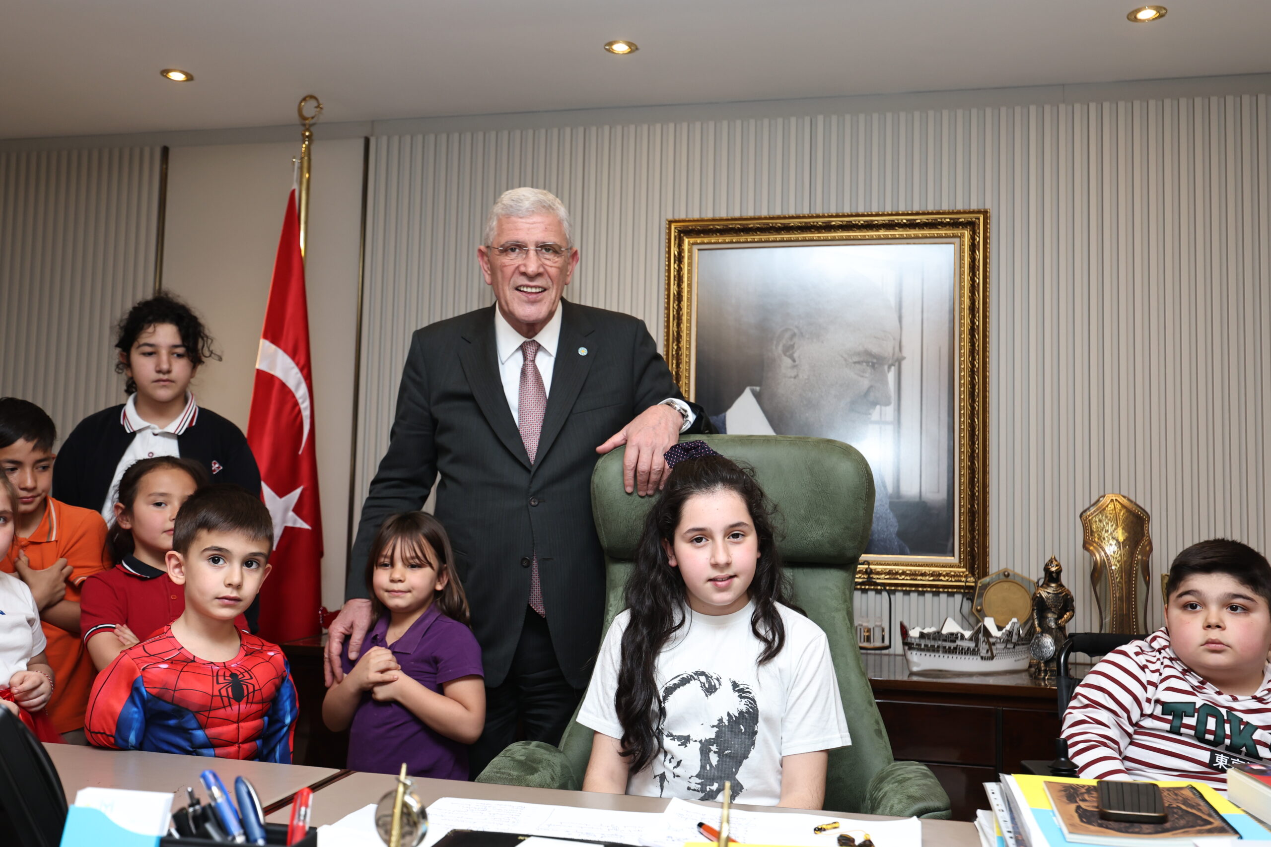 Dervişoğlu, koltuğunu çocuklara bıraktı