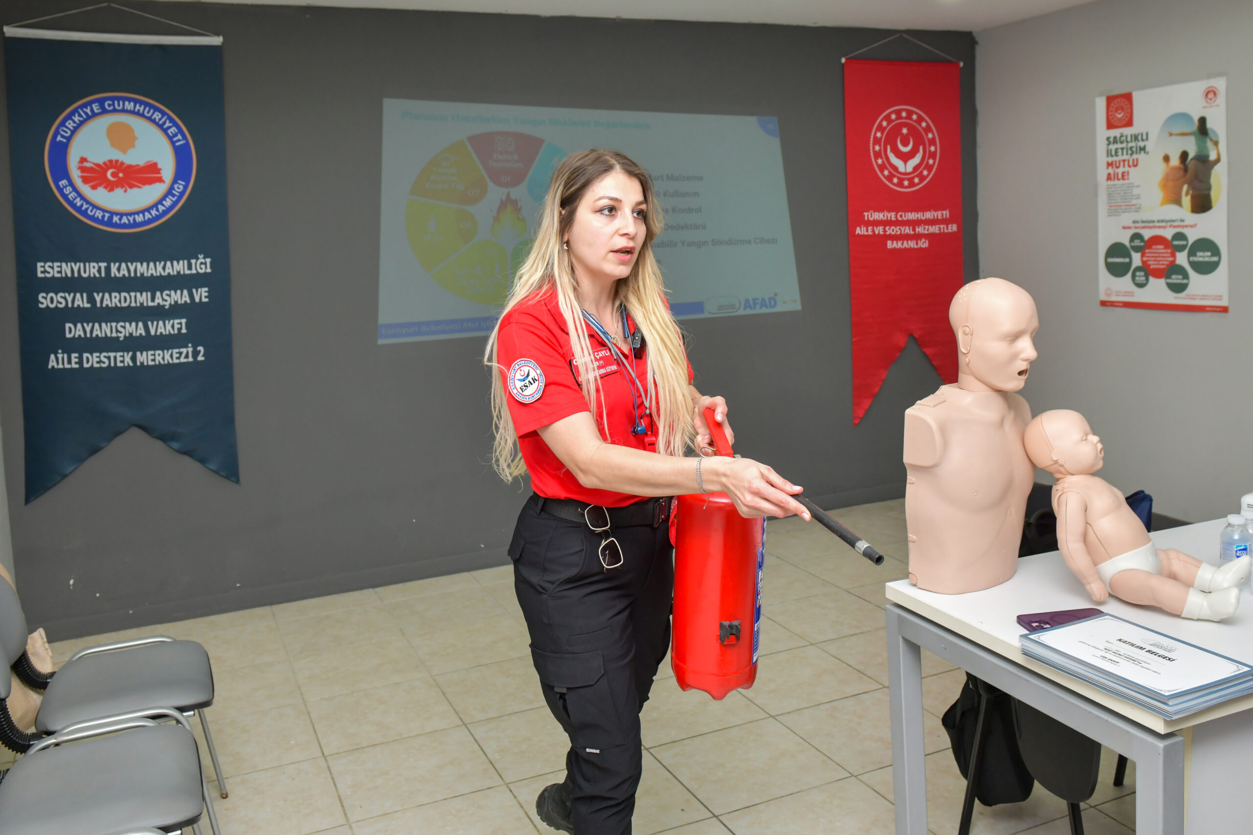 Esenyurt’ta “Afet Bilinci ve Temel İlk Yardım” eğitimi gerçekleştirildi