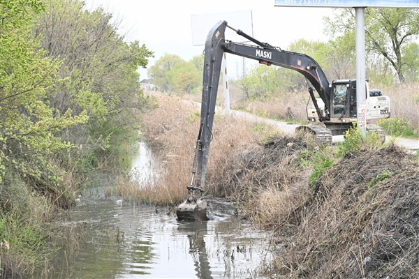 Manisa’da dere temizlik çalışmalarına başlandı
