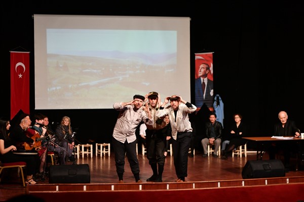 “Köyün Enisdosu” seyirciyle buluştu