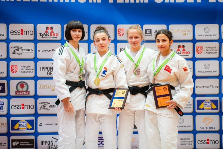 Naim Süleymanoğlu Spor Lisesi öğrencisi Avrupa Kupası’nda 3. oldu