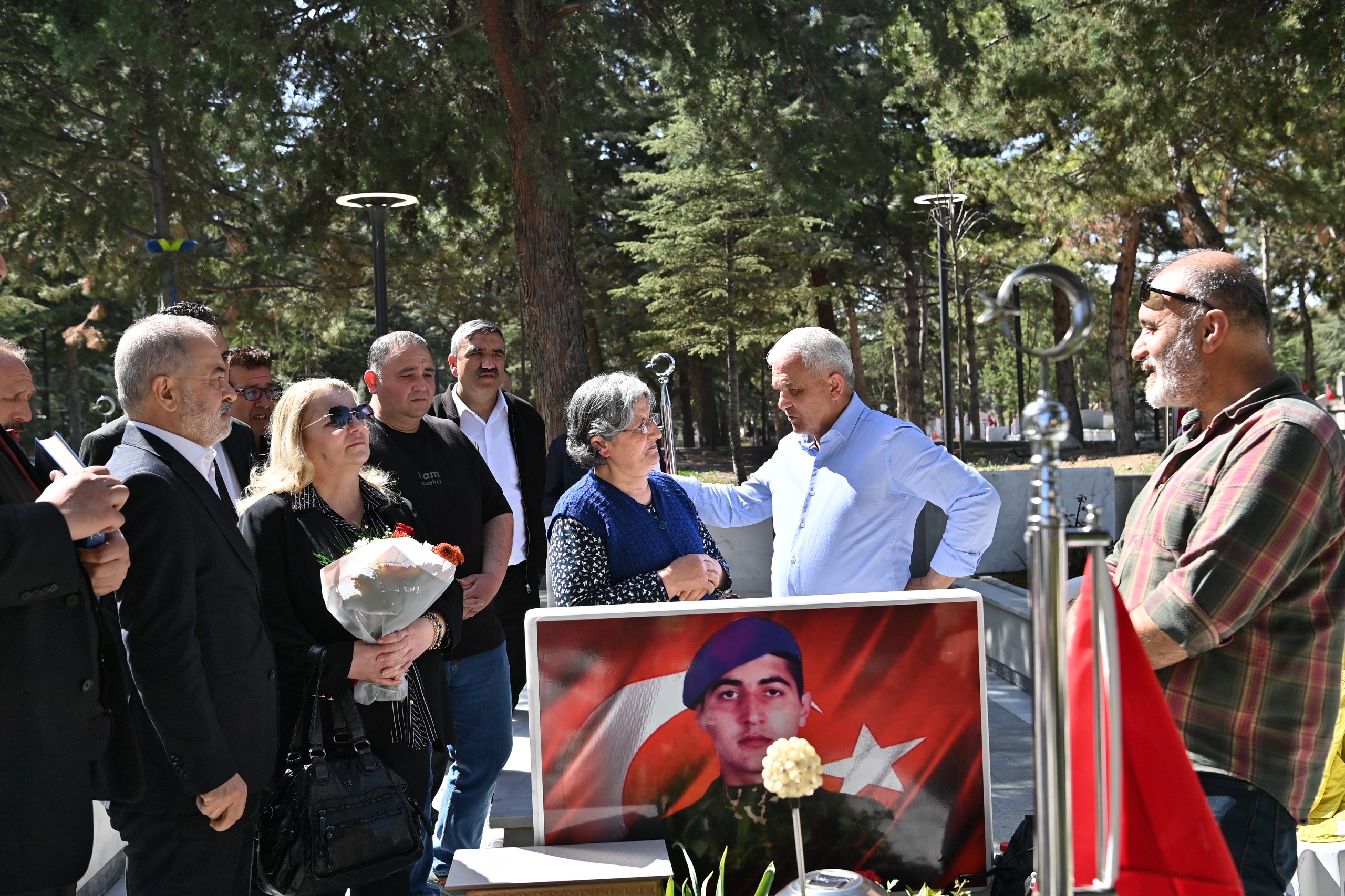 Başkan Şahin, Cebeci Askeri Şehitliği’ni ziyaret etti