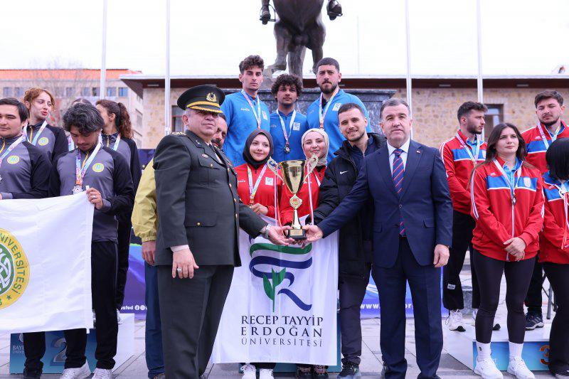 Recep Tayyip Erdoğan Üniversitesi, ÜNİLİG Rafting Türkiye Şampiyonası’nda ödülleri topladı