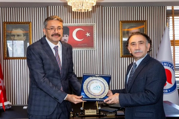 Vali Çelik’ten Prof. Dr. Gençcelep’e ziyaret