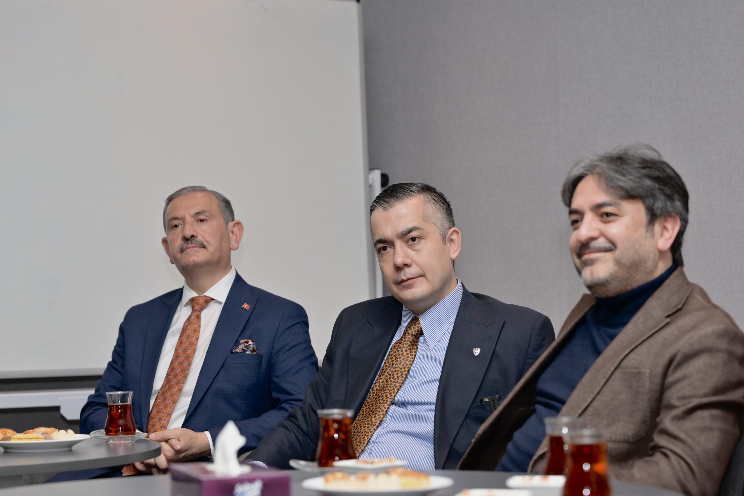 Esenyurt Belediye Başkan Vekili Aksoy,  sanayi kuruluşlarını ziyaret ediyor