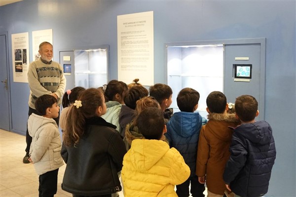 Öğrencileri, Can Geyran Deniz Kabukları Merkezi’nde keşfe çıktı