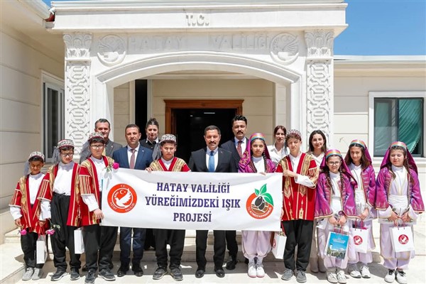 Hatay Valisi Masatlı, Frankfurt’a gidecek halk oyunları ekibi ile görüştü