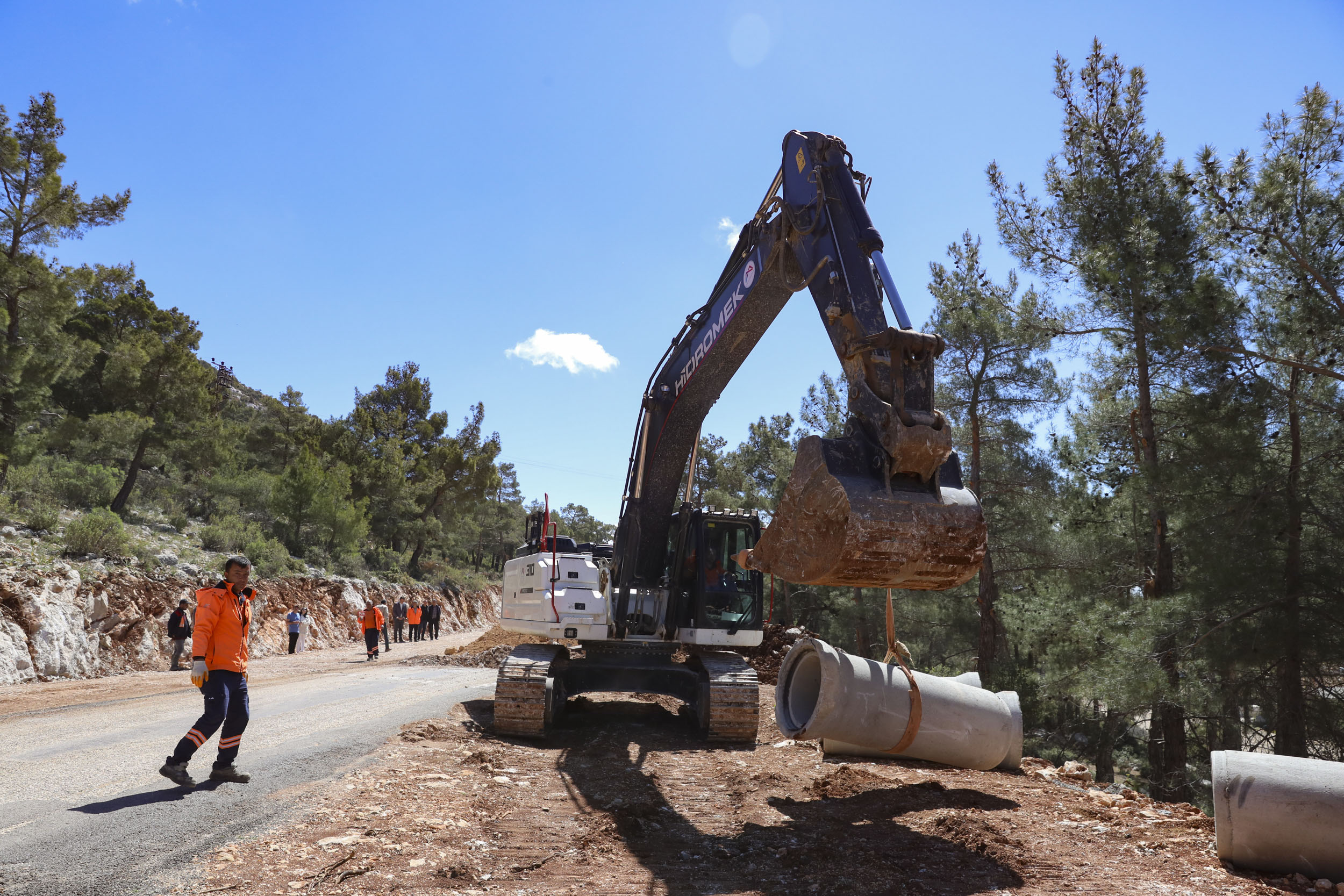 Mersin Büyükşehir Belediyesi’nden Gülnar’da yol yapım çalışmaları