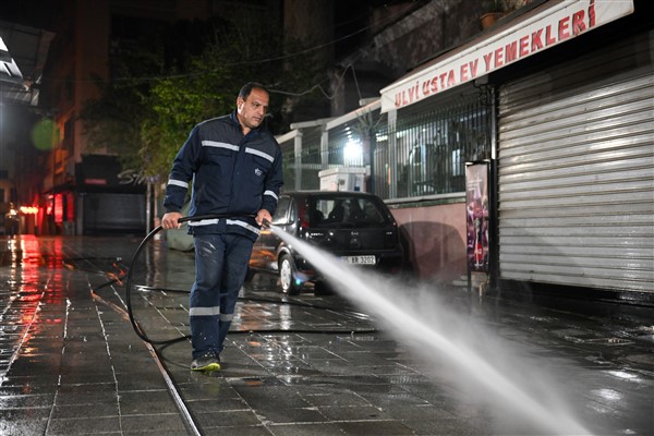 Tarihi Bornova Çarşısı’nda temizlik yapıldı