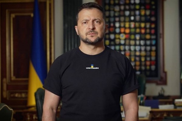 Zelenski: Rus saldırısının ardından yıkıntıların kaldırılması için operasyonlar sürüyor