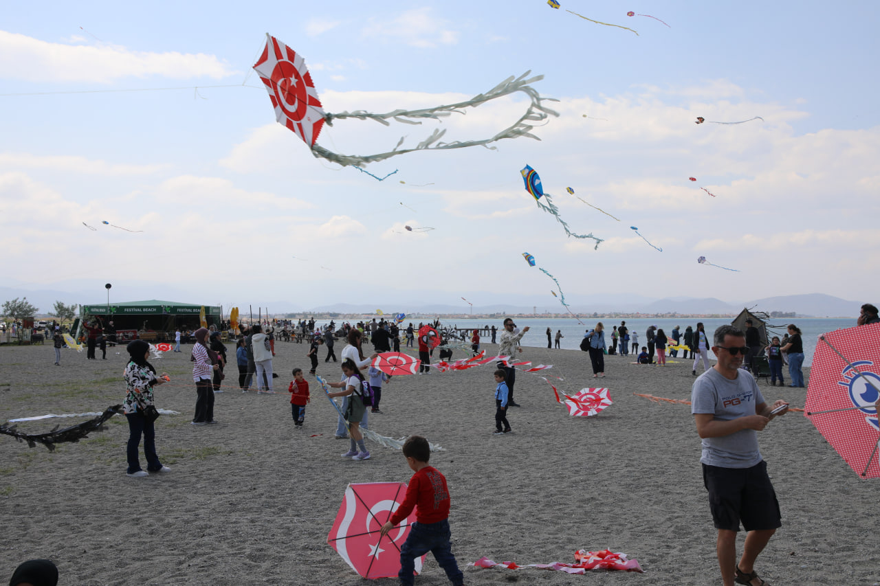 25. Geleneksel Uçurtma Şenliği’nde binlerce uçurtma gökyüzüne uçtu