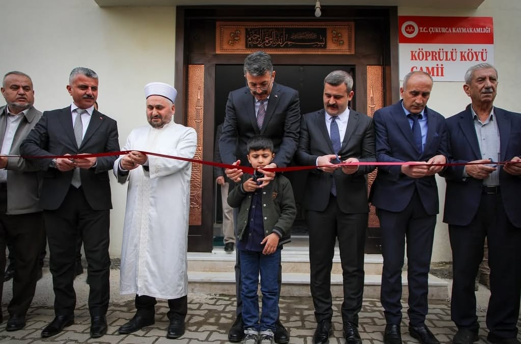Hakkari’de Köprülü Köyü Cami dualarla açıldı