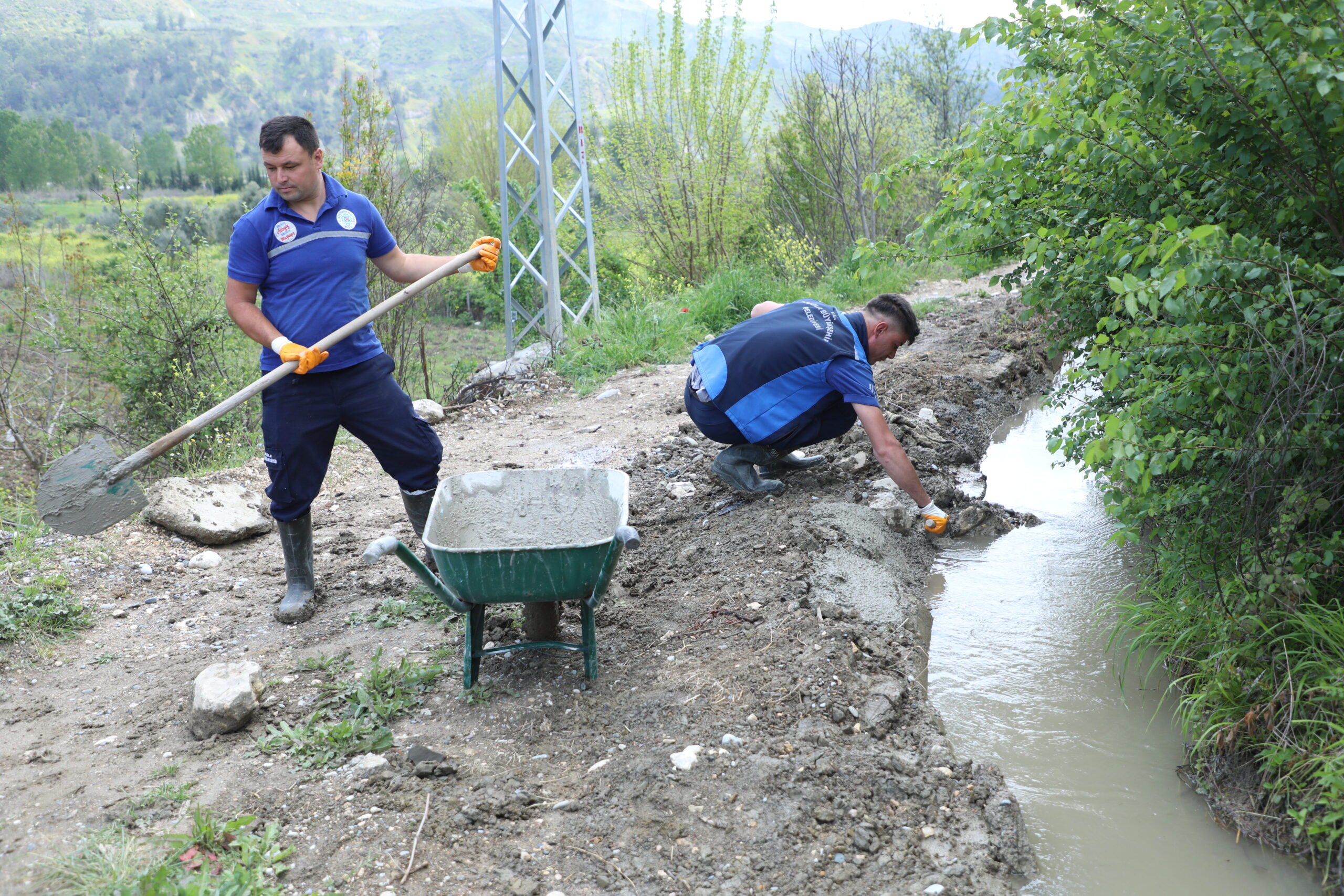 Muğla Büyükşehir Belediyesi, sulama kanallarını yenileme çalışması başlattı