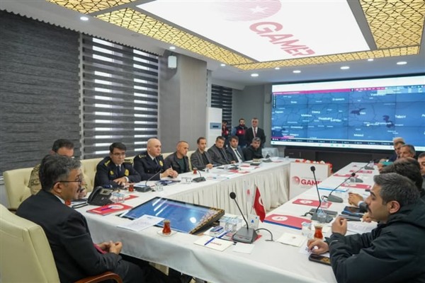 Vali Çelik başkanlığında acil durum değerlendirme toplantısı yapıldı