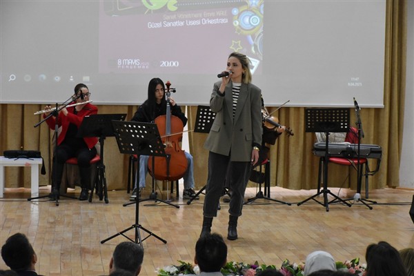 Karaman Güzel Sanatlar Lisesi öğretmenleri ve öğrencilerinden konser