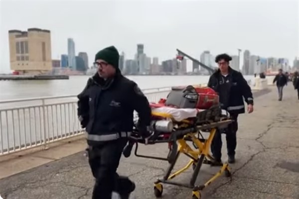 New York’ta helikopter Hudson nehrine düştü