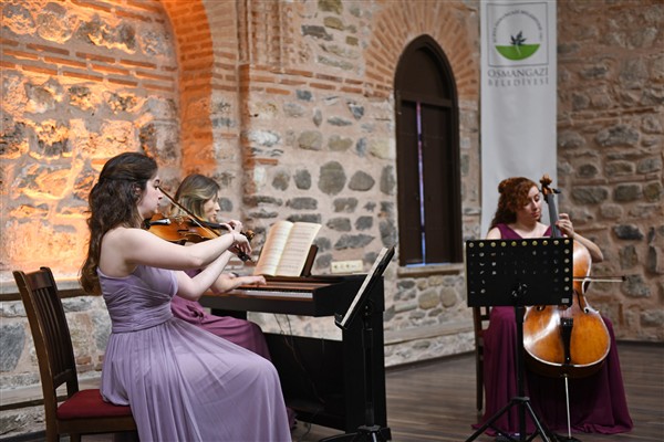 Terra Trio grubu Osmangazi’de sahne aldı