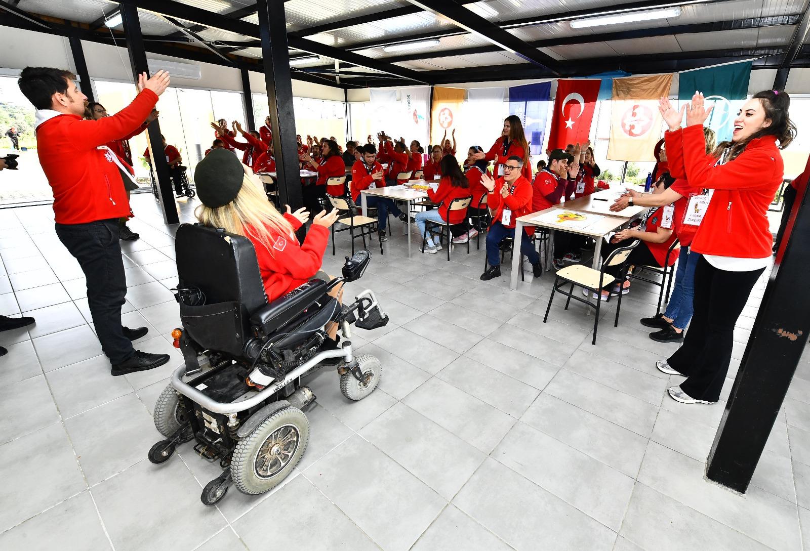 İzmir Büyükşehir Belediyesi’nden “İyiliğe Yolculuk” temalı izci kampı