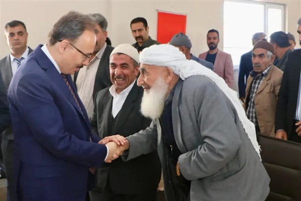 Vali Kızılkaya, Afetevler Mahallesi’nde vatandaşlarla buluştu