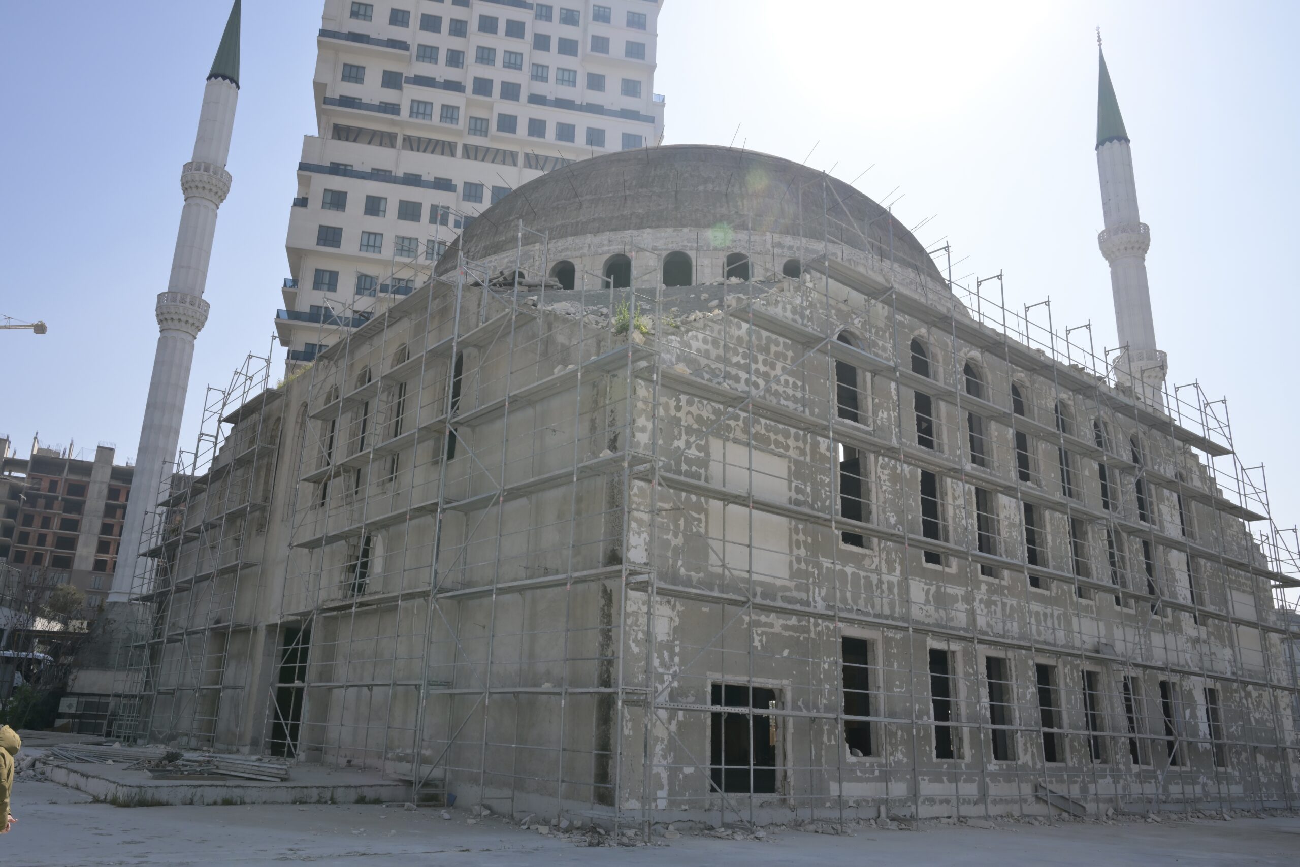 Esenyurt’ta bulunan Yıldız Camii’nin inşası yeniden başlatıldı
