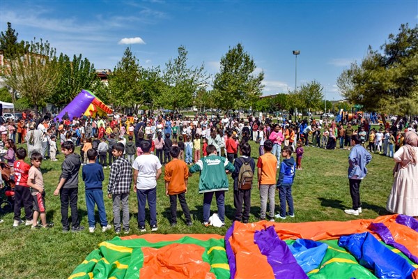 Diyarbakır, “Çocuk Bahar Şenliği” başladı