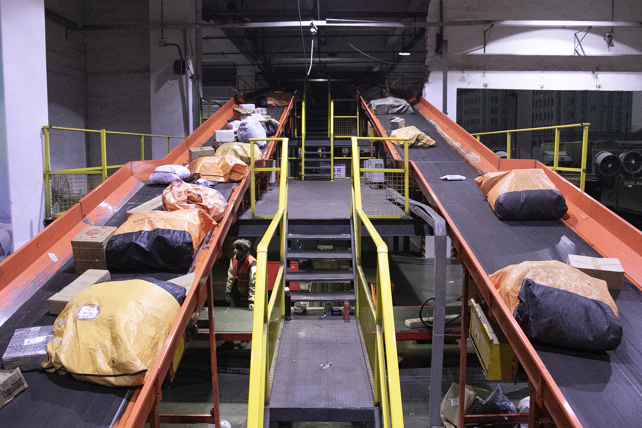 Çin’den ABD’nin küçük değerli paketlere vergi muafiyetini kaldırmasına tepki