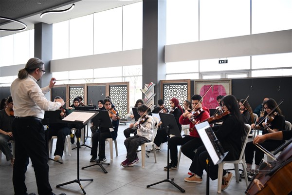 Kuvayımilliye Gençlik Orkestrası gençlerle buluştu