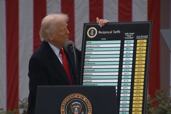 Trump, onlarca yıllık ABD ticaret politikasını altüst eden kapsamlı yeni tarifeler duyurdu