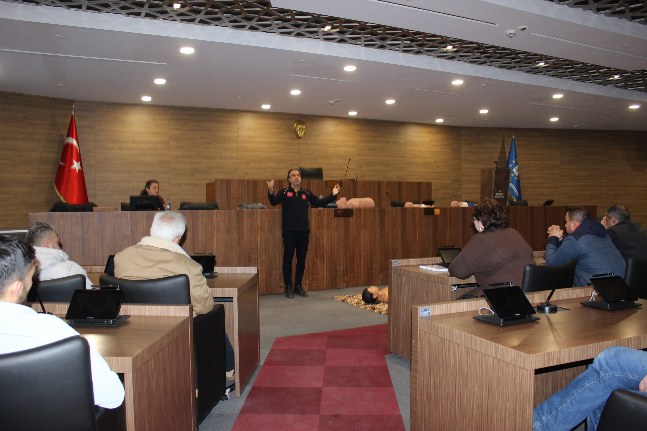 Kütahya Belediye personeline ilk yardım eğitimi verildi