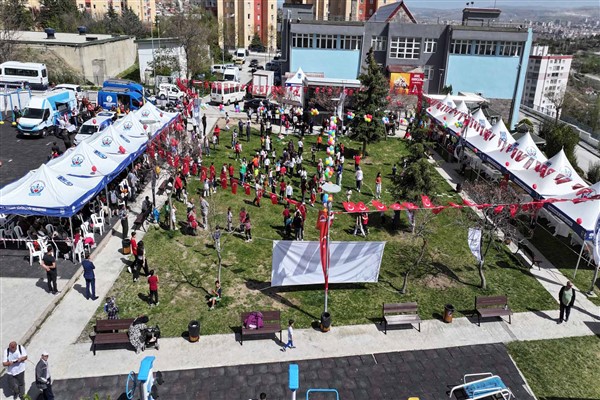 Depremzede çocuklar 23 Nisan coşkusunu Başkentte yaşadı