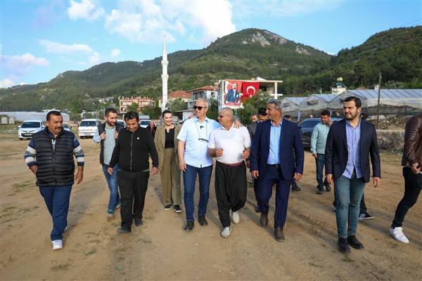 Başkan Özçelik, Elikesik’te vatandaşlarla bir araya geldi