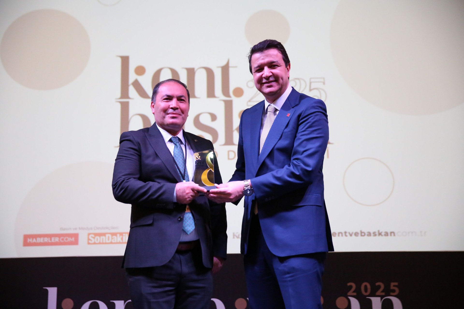 Gemlik Belediyesi “Patili Canlar” projesiyle ödül aldı