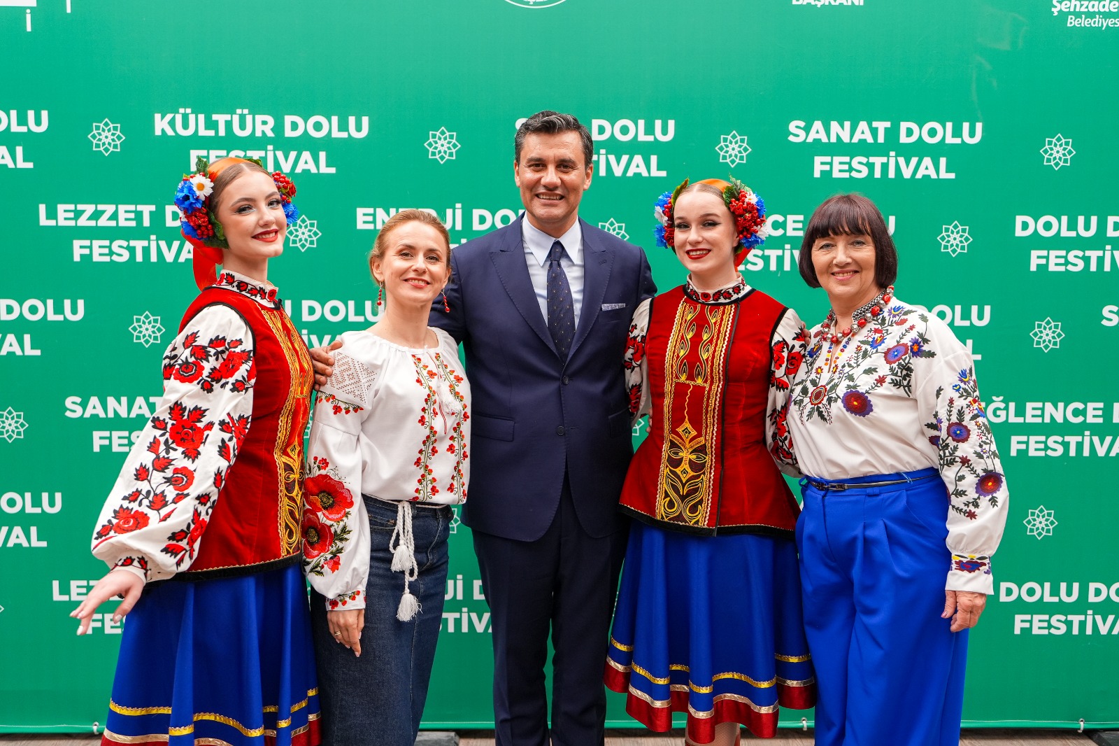 Mesir Macunu Festivali’nde dünyanın dört bir yanından halk dansları toplulukları buluştu