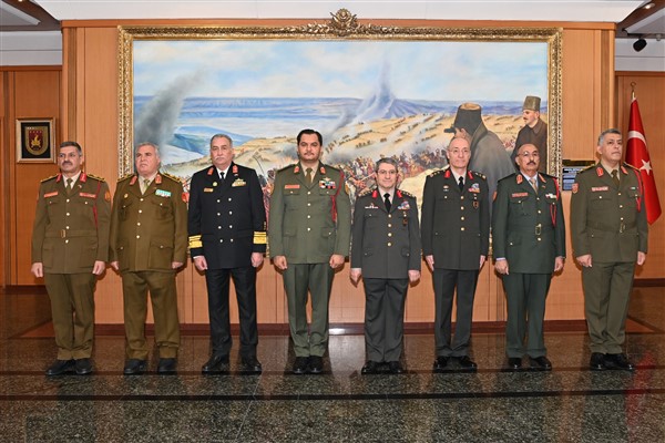 Bayraktaroğlu, Libya Ulusal Ordusu Kara Kuvvetleri Komutanı Korgeneral Haftar’ı kabul etti
