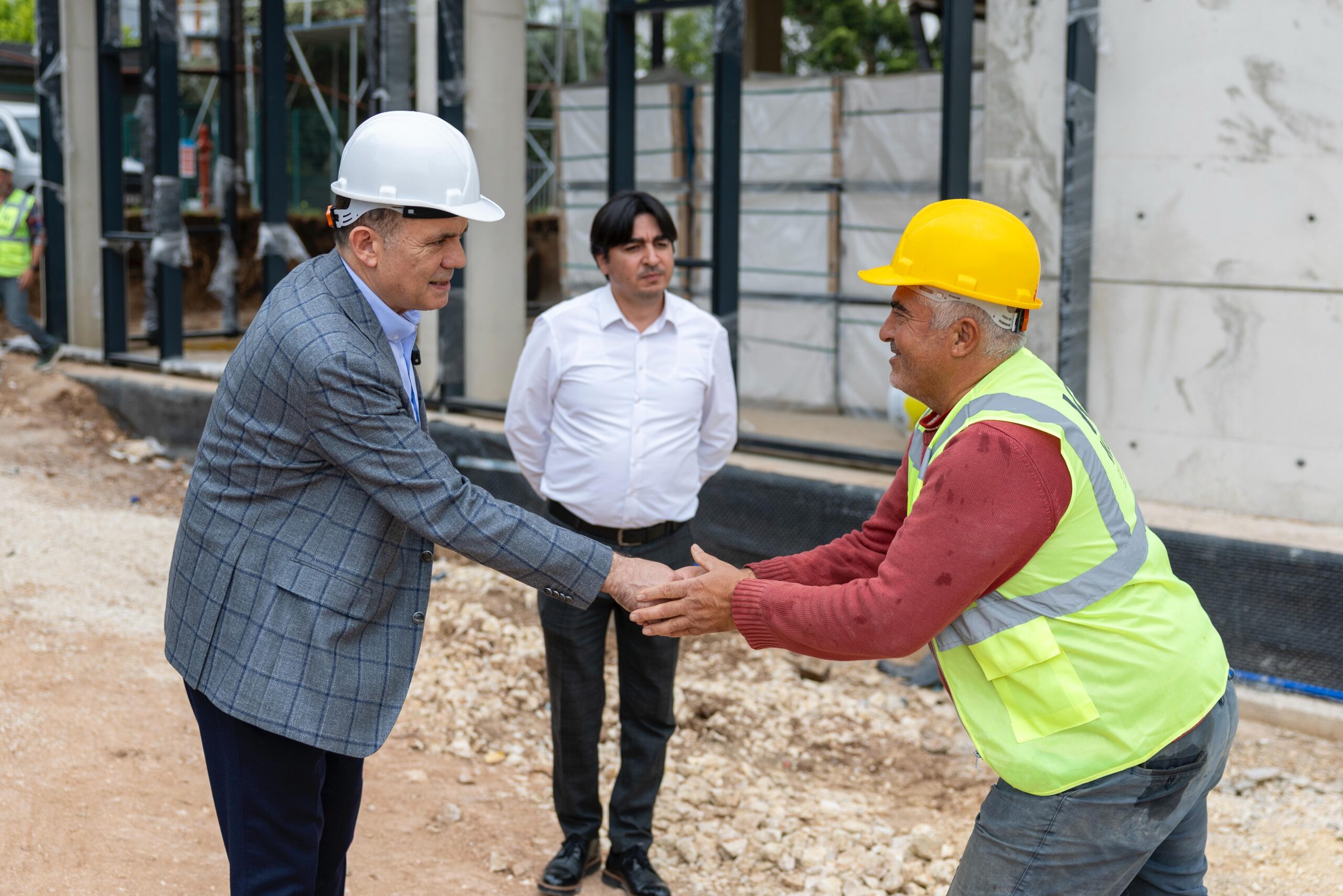 Yenişehir Belediye Başkanı Özyiğit, kültür kompleksi projelerini yerinde inceledi