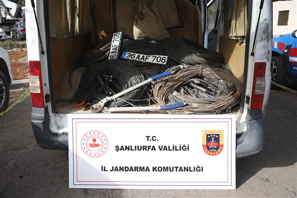 Şanlıurfa’da çalıntı elektrik kabloları ele geçirildi