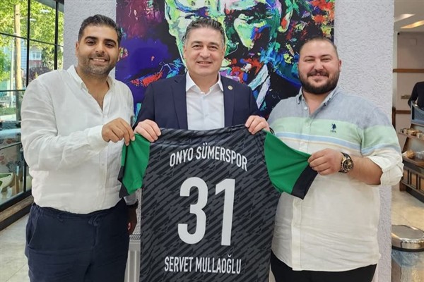 CHP’li Mullaoğlu’na Onyo Sümerspor forması hediye edildi