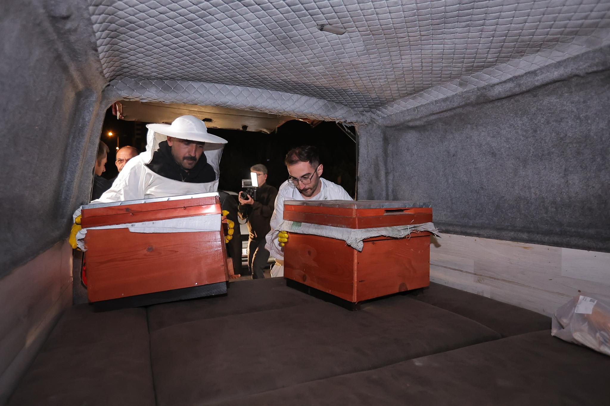 Başkan Büyükkılıç’tan üreticilere arılı kovan