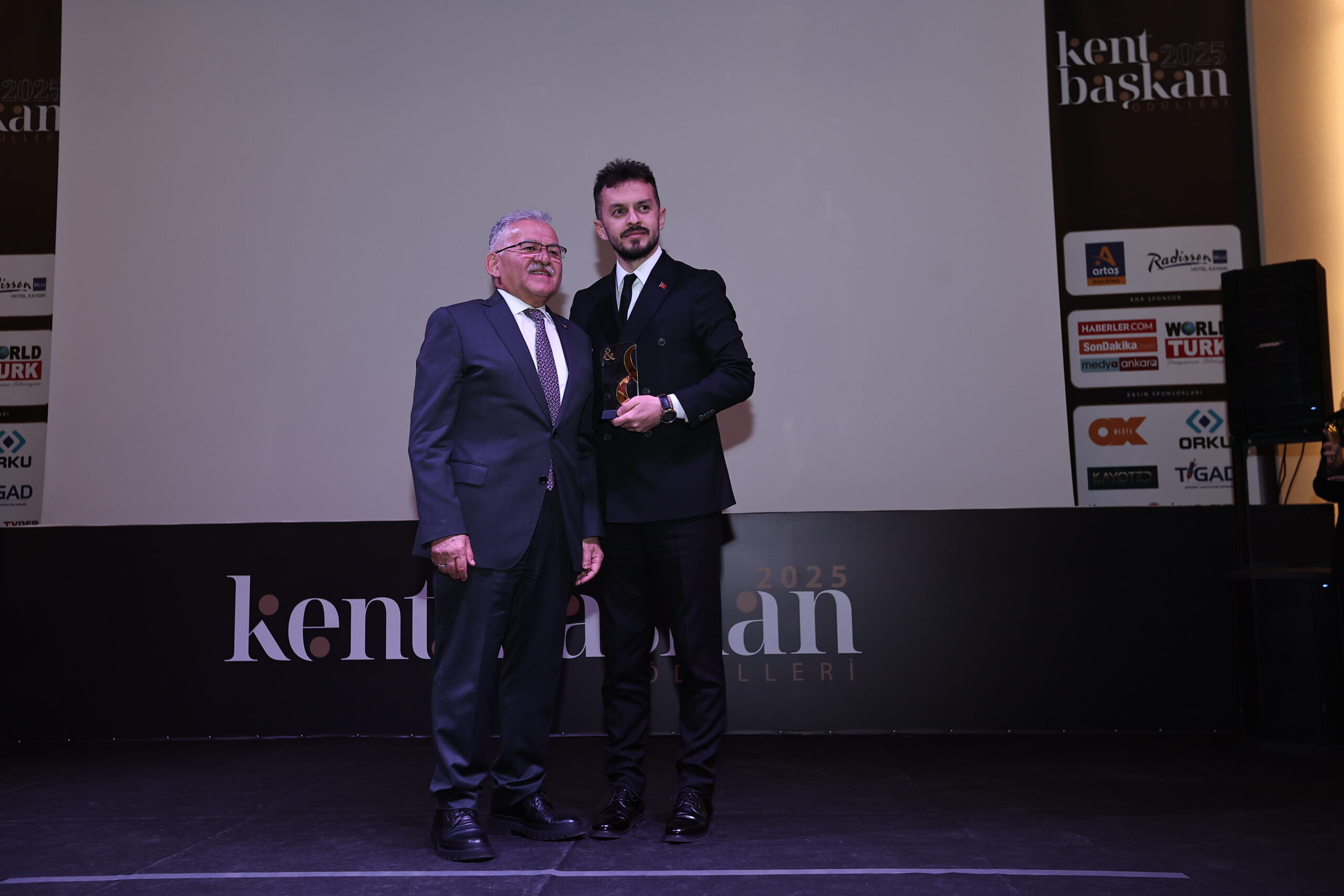 Kayseri Büyükşehir Belediyesi, 134 akıllı şehir uygulaması ile başarılı örnekler arasında