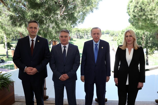 Cumhurbaşkanı Erdoğan, Bosna-Hersek Başkanlık Konseyi Başkanı ve üyeleriyle görüştü