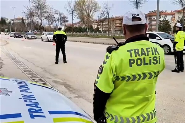 Bayram tatilinin ilk 3 günü trafik kazalarında 27 kişi hayatını kaybetti