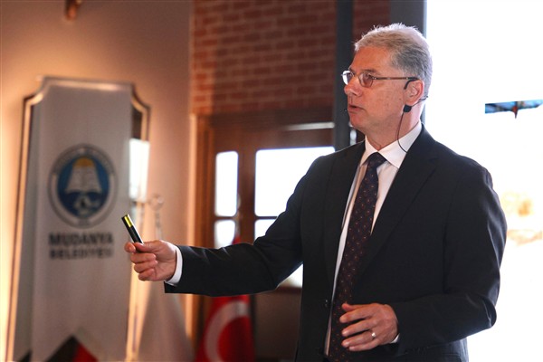 Dalgıç,  “Yeni Bir Bakış, Yeni Bir Anlayış” başlıklı toplantıya katıldı